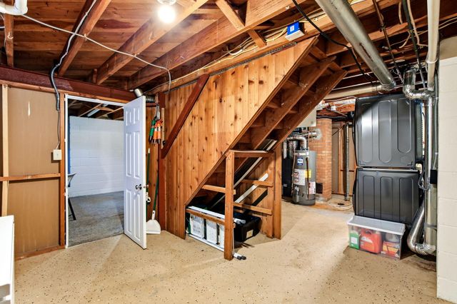 1440 Lydia Avenue W, Roseville, MN 55113