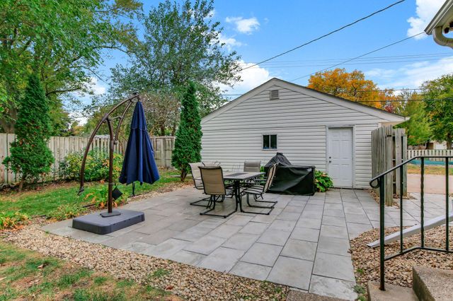 1440 Lydia Avenue W, Roseville, MN 55113