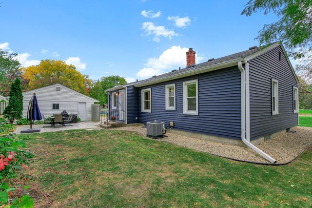 1440 Lydia Avenue W, Roseville, MN 55113