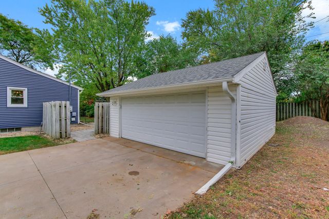 1440 Lydia Avenue W, Roseville, MN 55113