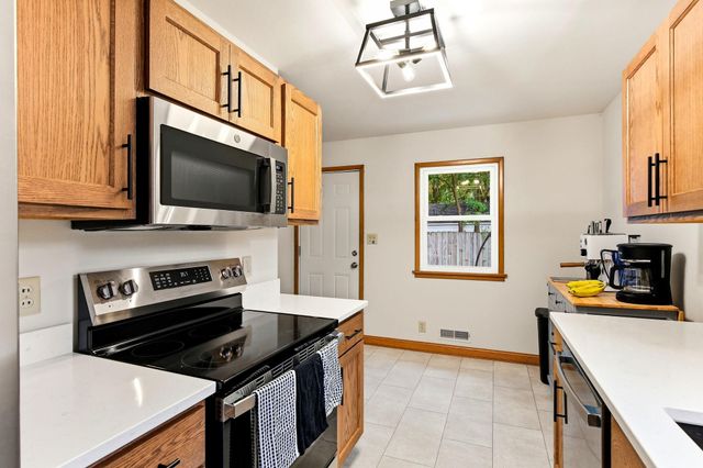 1440 Lydia Avenue W, Roseville, MN 55113