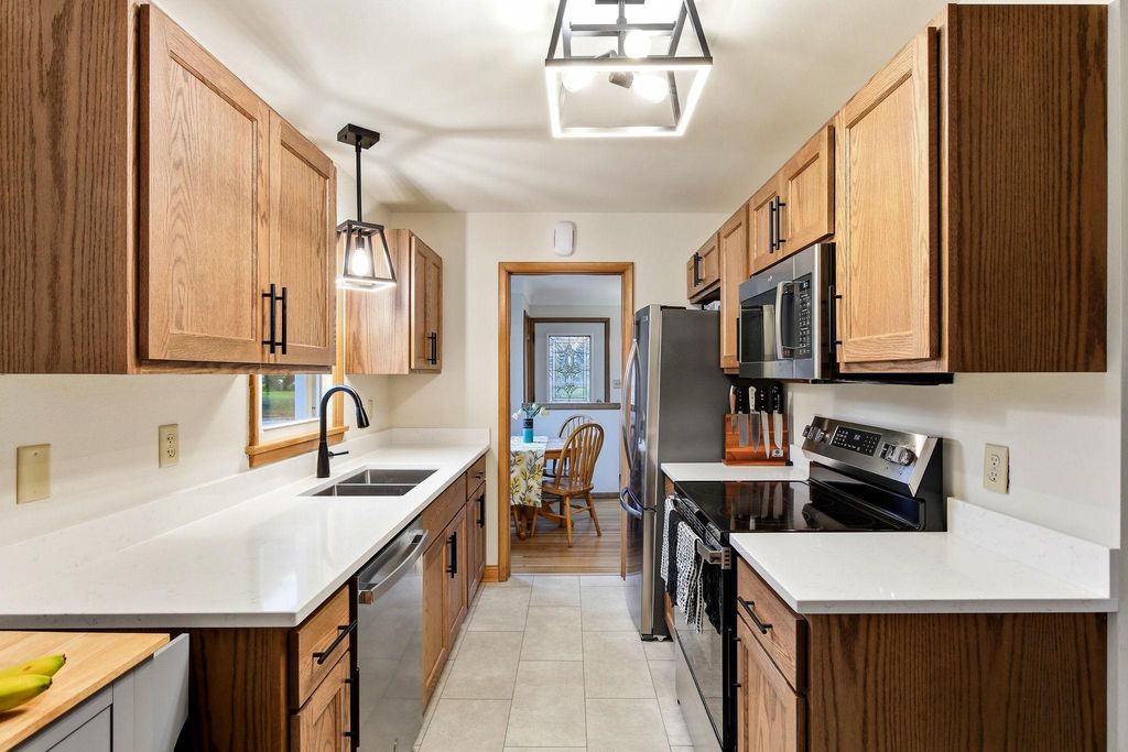 1440 Lydia Avenue W, Roseville, MN 55113 — exterior