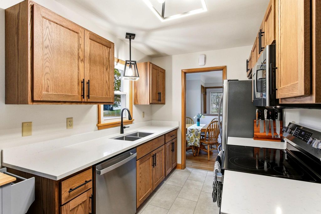 1440 Lydia Avenue W, Roseville, MN 55113 — photo 2