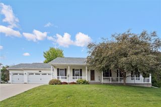 857 Shade Tree Ct, Lisbon, IA 52253