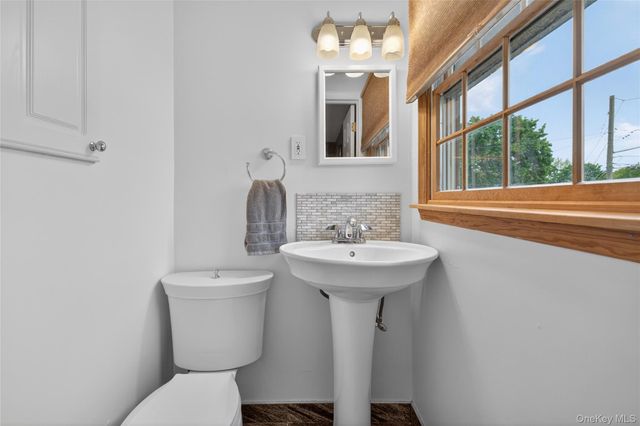 27 Frontier Lane, East Northport, NY 11731