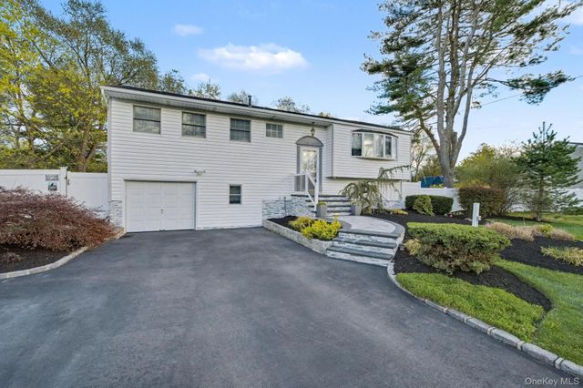 27 Frontier Lane, East Northport, NY 11731