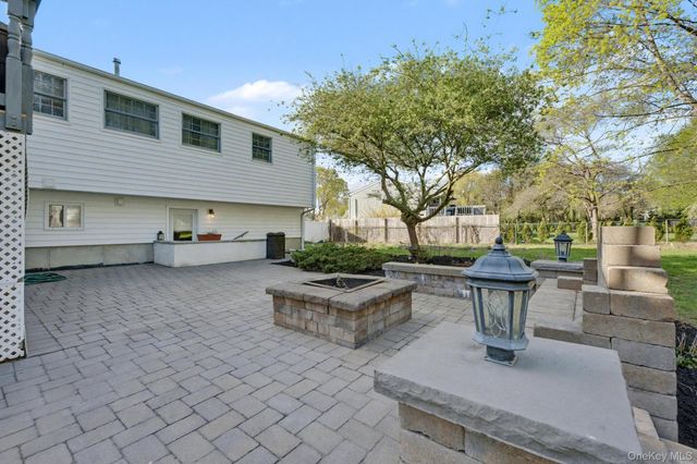27 Frontier Lane, East Northport, NY 11731