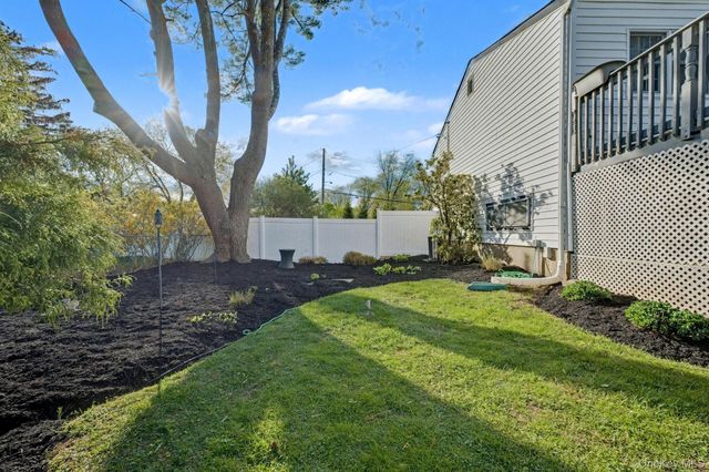 27 Frontier Lane, East Northport, NY 11731