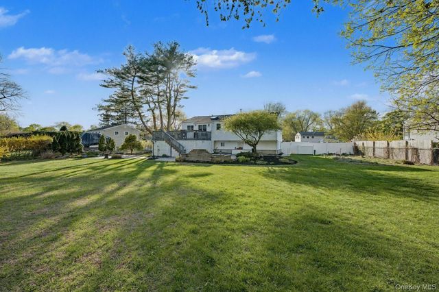 27 Frontier Lane, East Northport, NY 11731