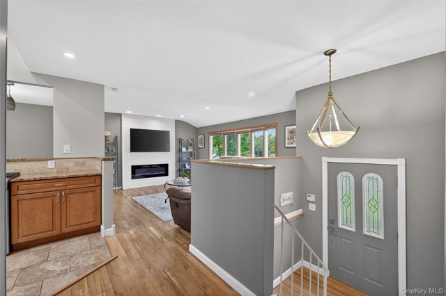 27 Frontier Lane, East Northport, NY 11731