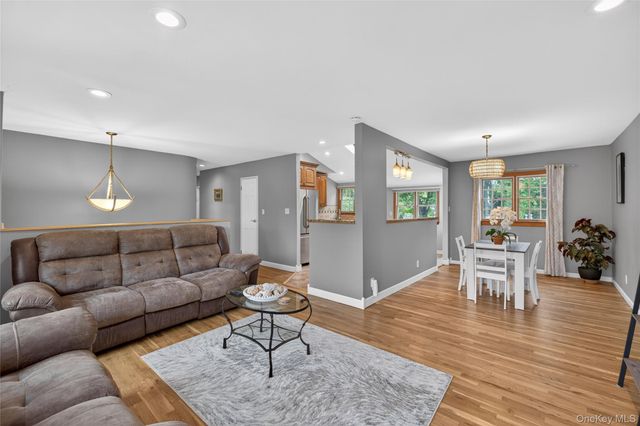 27 Frontier Lane, East Northport, NY 11731