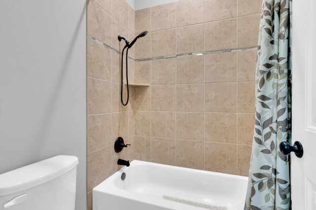 102 Willowbrook Drive, Waxahachie, TX 75165