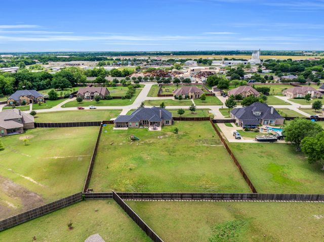 102 Willowbrook Drive, Waxahachie, TX 75165