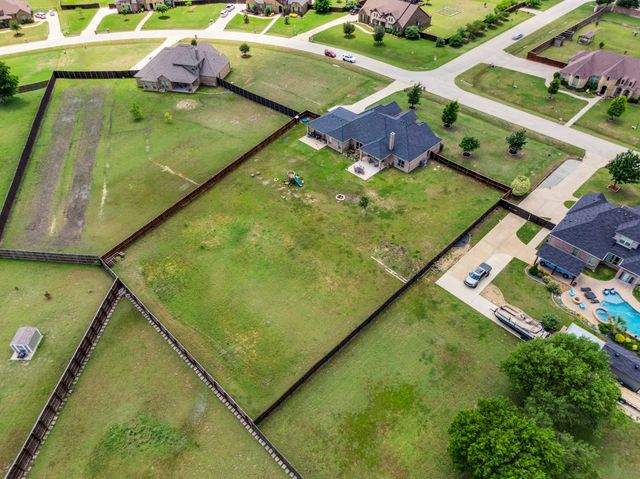 102 Willowbrook Drive, Waxahachie, TX 75165