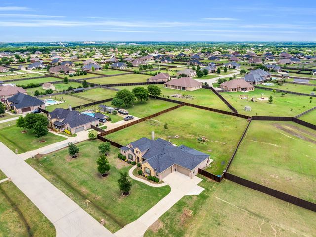 102 Willowbrook Drive, Waxahachie, TX 75165