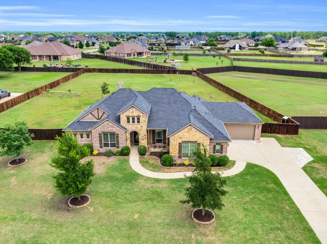 102 Willowbrook Drive, Waxahachie, TX 75165