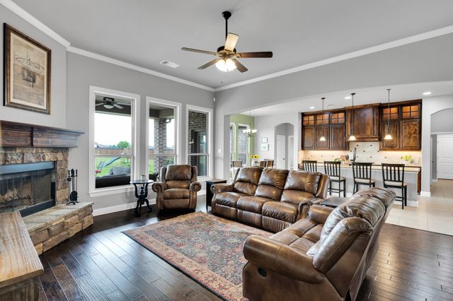 102 Willowbrook Drive, Waxahachie, TX 75165