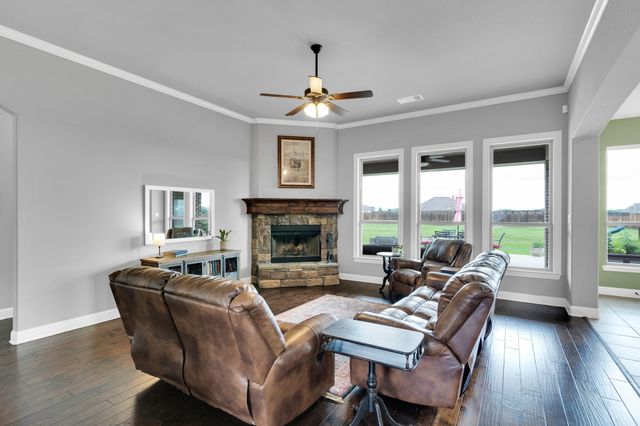 102 Willowbrook Drive, Waxahachie, TX 75165