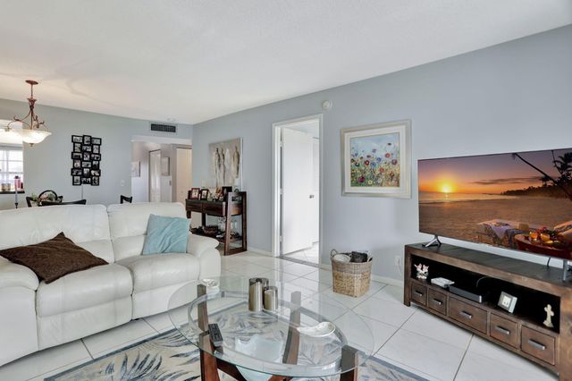 7610 NW 18th Street 205, Margate, FL 33063