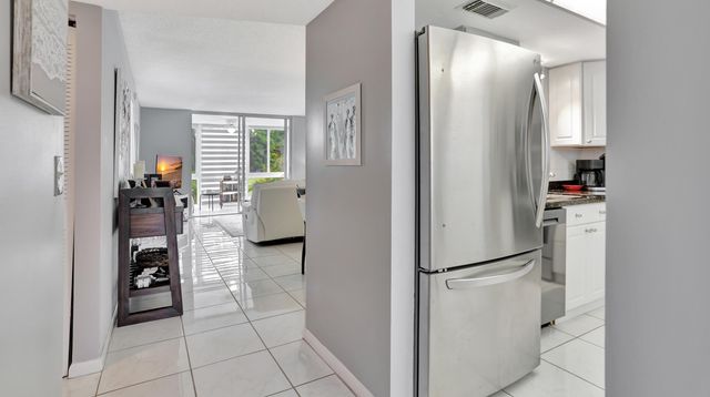 7610 NW 18th Street 205, Margate, FL 33063