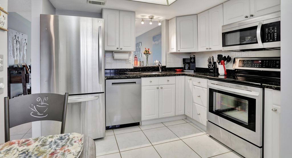 7610 NW 18th Street 205, Margate, FL 33063