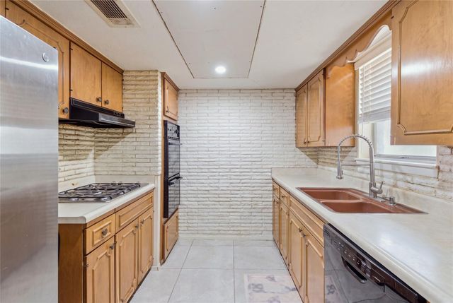 5915 Black Maple Lane, Houston, TX 77088
