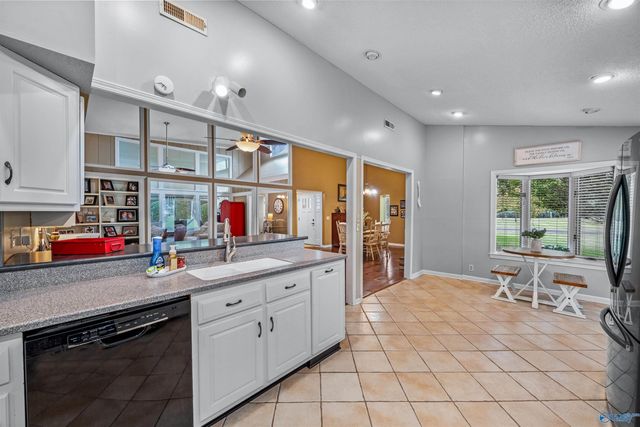 300 Crystal Lake Drive NE, Fort Payne, AL 35967