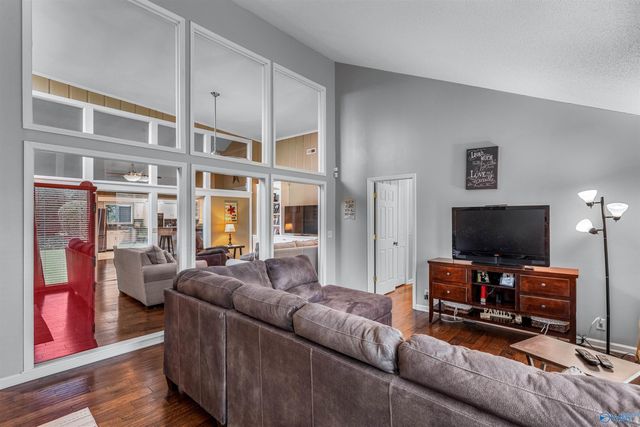 300 Crystal Lake Drive NE, Fort Payne, AL 35967