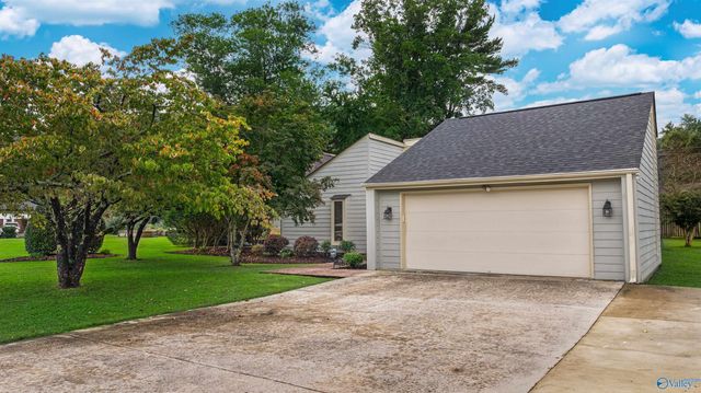 300 Crystal Lake Drive NE, Fort Payne, AL 35967