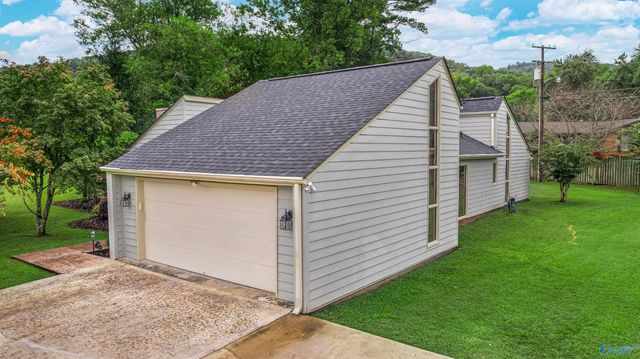 300 Crystal Lake Drive NE, Fort Payne, AL 35967
