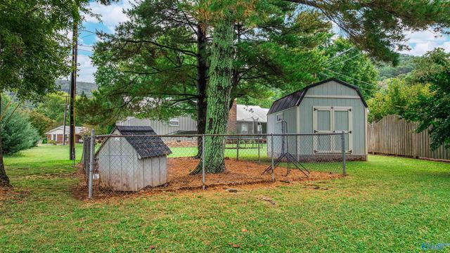 300 Crystal Lake Drive NE, Fort Payne, AL 35967