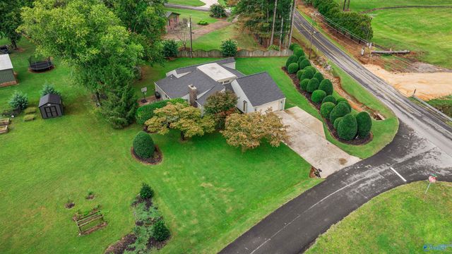 300 Crystal Lake Drive NE, Fort Payne, AL 35967