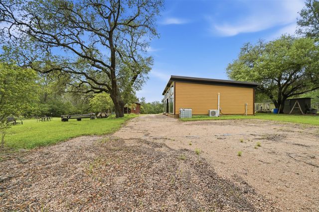 169 Ann Powell RD, Smithville, TX 78957