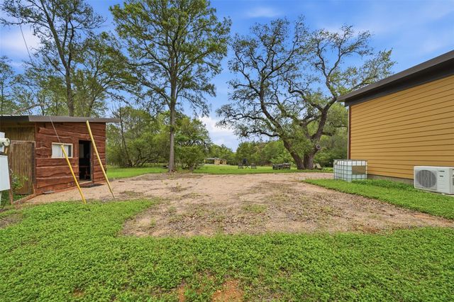 169 Ann Powell RD, Smithville, TX 78957
