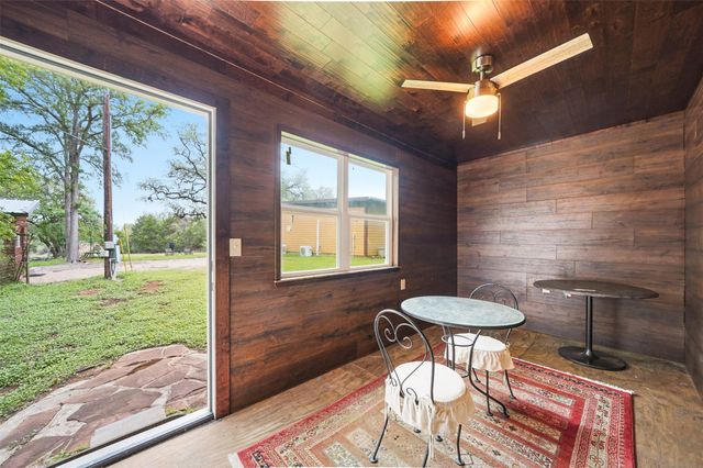 169 Ann Powell RD, Smithville, TX 78957