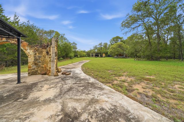 169 Ann Powell RD, Smithville, TX 78957