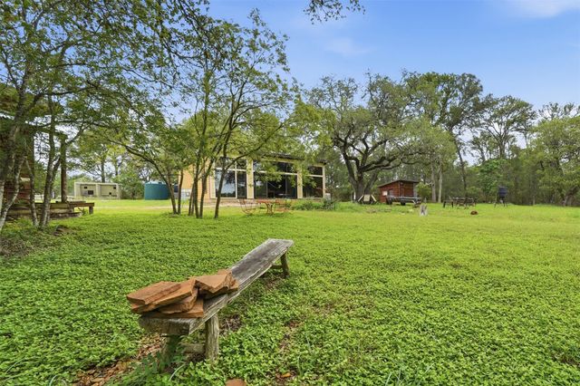 169 Ann Powell RD, Smithville, TX 78957