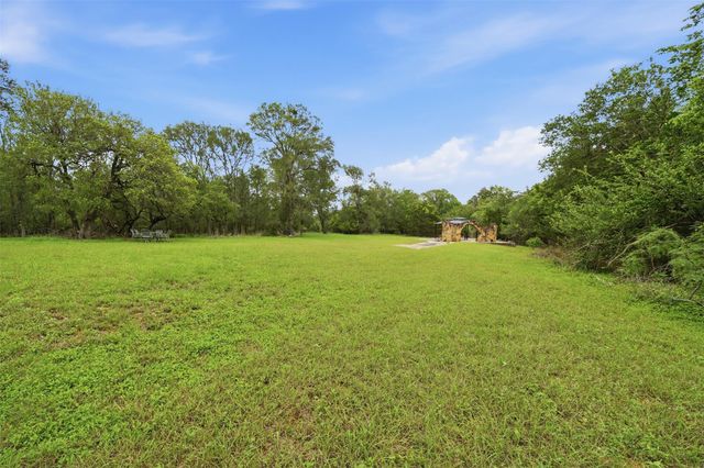 169 Ann Powell RD, Smithville, TX 78957
