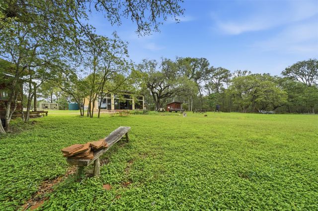 169 Ann Powell RD, Smithville, TX 78957