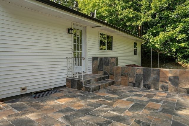 177 Hartford Ave E, Uxbridge, MA 01569