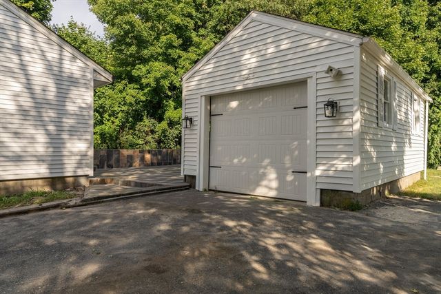 177 Hartford Ave E, Uxbridge, MA 01569