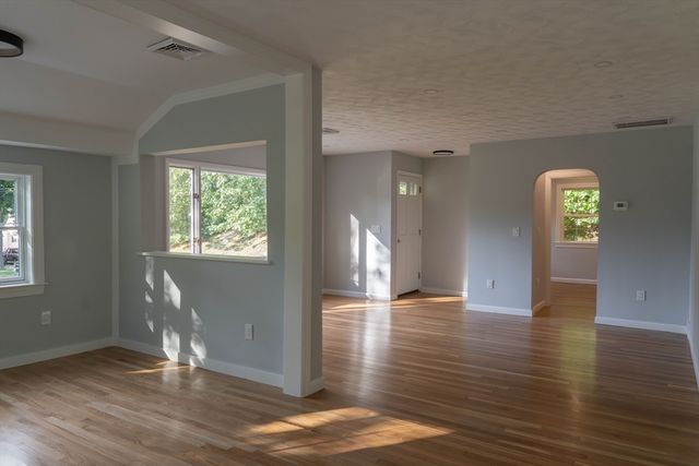 177 Hartford Ave E, Uxbridge, MA 01569