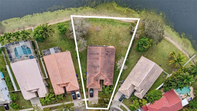 13262 NW 15th St, Pembroke Pines, FL 33028