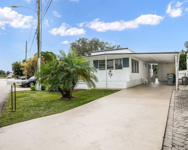 1921 SW 87th Terrace, Davie, FL 33324