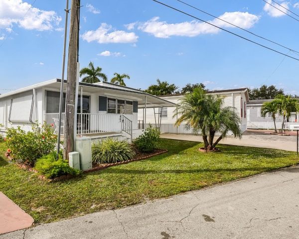 1921 SW 87th Terrace, Davie, FL 33324