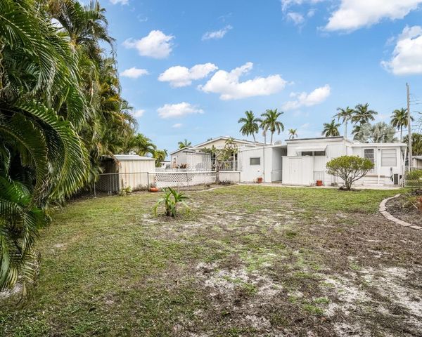 1921 SW 87th Terrace, Davie, FL 33324