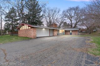 1014 S Adelaide Street, Fenton, MI 48430