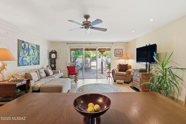 186 S Paseo Seco, Green Valley, AZ 85614