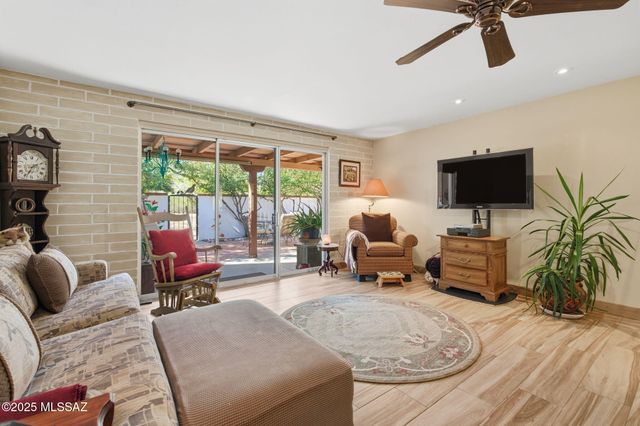 186 S Paseo Seco, Green Valley, AZ 85614