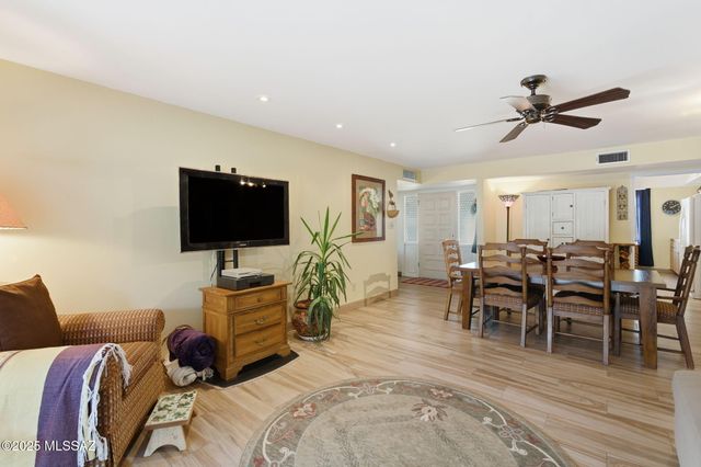 186 S Paseo Seco, Green Valley, AZ 85614